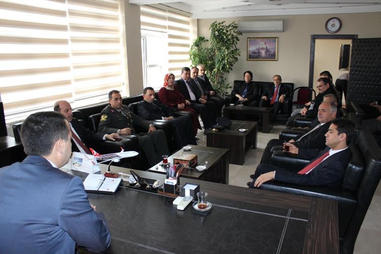 İlçe Kaymakamı Ferit Görükmez makamında tebrikleri kabul etti.